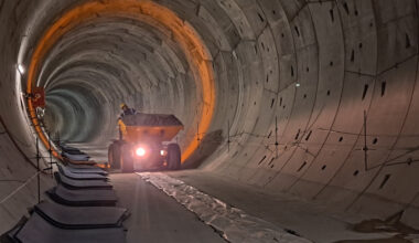 Zagrożone kamienice w centrum miasta zatrzymały "Katarzynę". Praca stoi od ponad roku