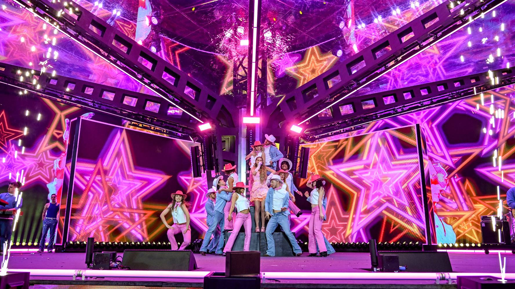 Sylwester z Polsatem online. Oglądaj nie tylko w telewizji koncert Sylwestrowa Moc Przebojów 2025 - Polsat.pl