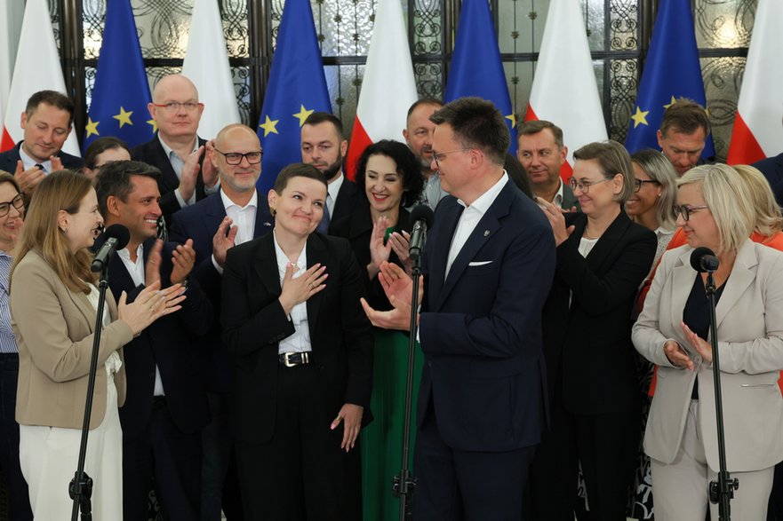 Politycy Polski 2050, w tym Szymon Hołownia i Marta Cienkowska na konferencji prasowej, 23 lipca 2025 r.