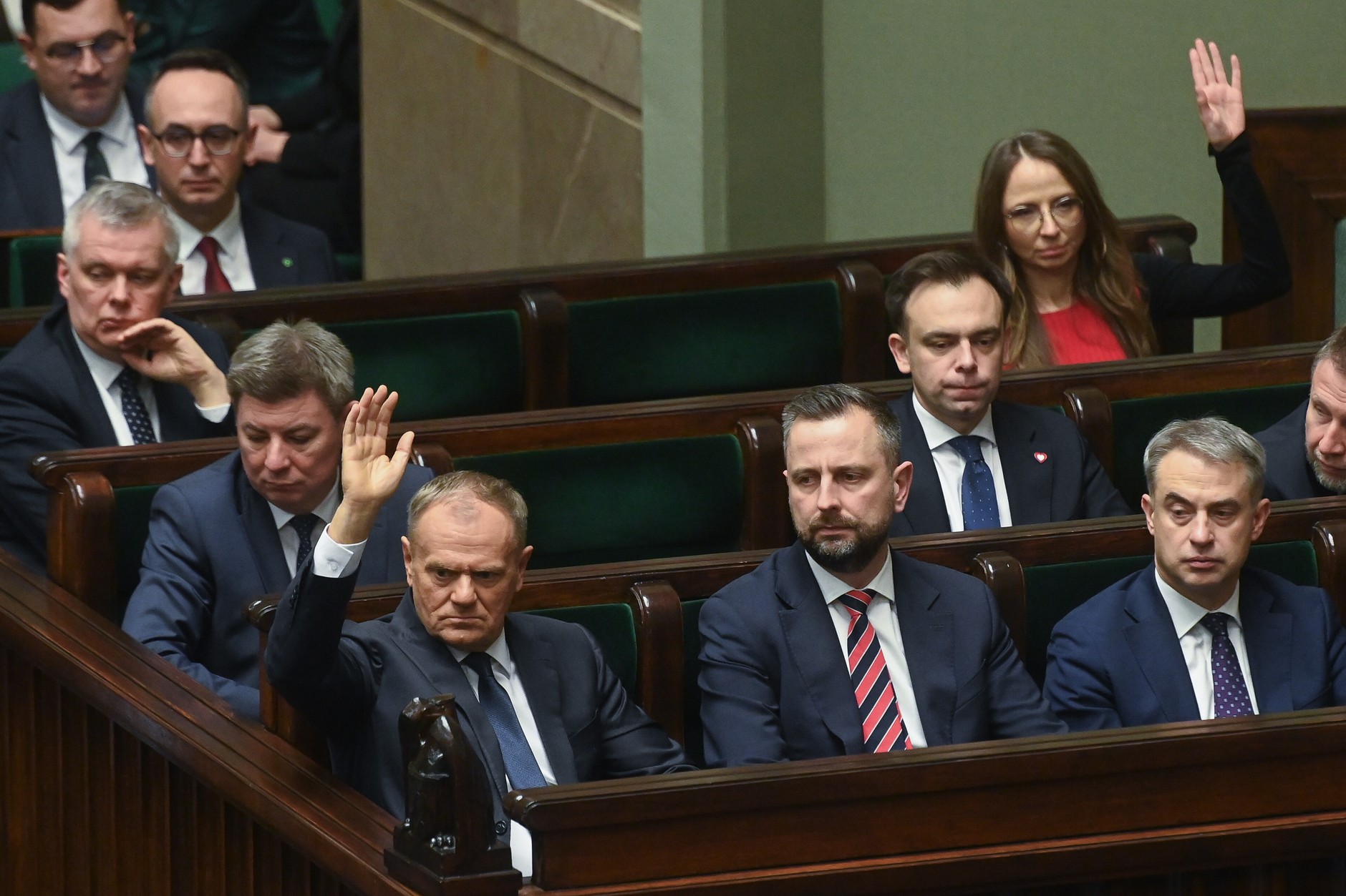 Członkowie rządu podczas głosowania w Sejmie. Agnieszka Dziemianowicz-Bąk w trzecim rzędzie