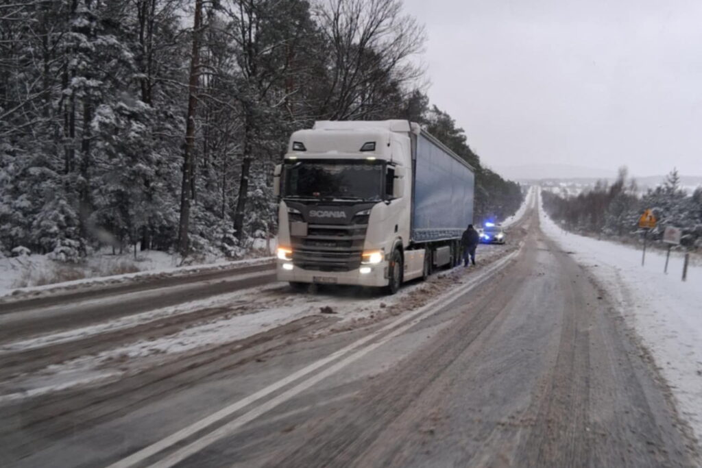 Ślisko na drogach - uważajmy za kierownicą - Radio Kielce