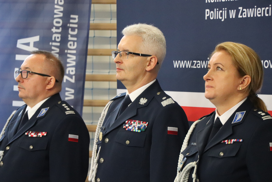 Komendant Powiatowy Policji w Zawierciu po ponad 32 latach służby żegna się z policyjnym mundurem - Wiadomości