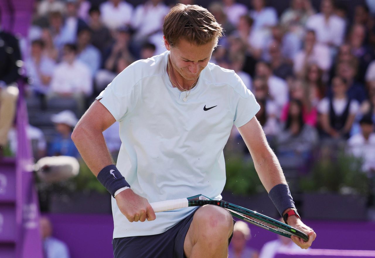 Świetny początek Amerykanów. Faworyt przegrał z młodym debiutantem - SportoweFakty