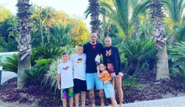 Ma miliony na koncie, a zajął się hodowlą kur