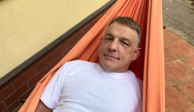 W 1996 roku pokochała go cała Polska. Tak dziś żyje