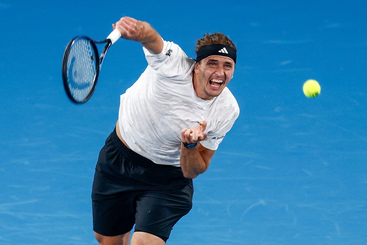 Kłopoty na otwarcie zeszłorocznego finalisty. Pierwszy rozstawiony za burtą