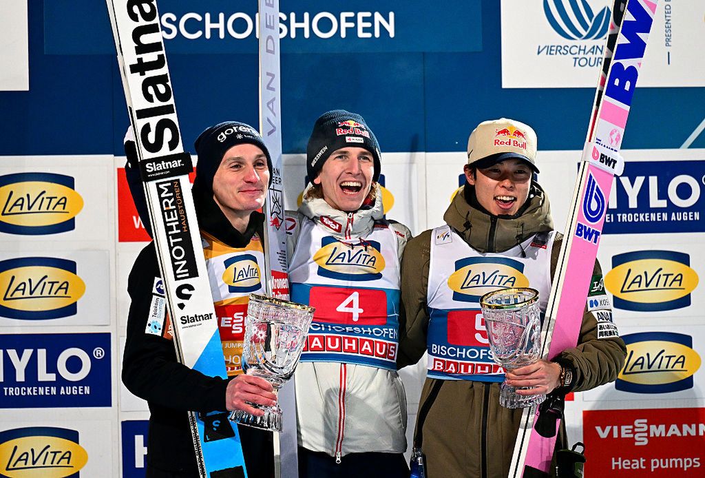 Wstrzykują w genitalia i skaczą dalej? Reakcja na sensacyjną teorię