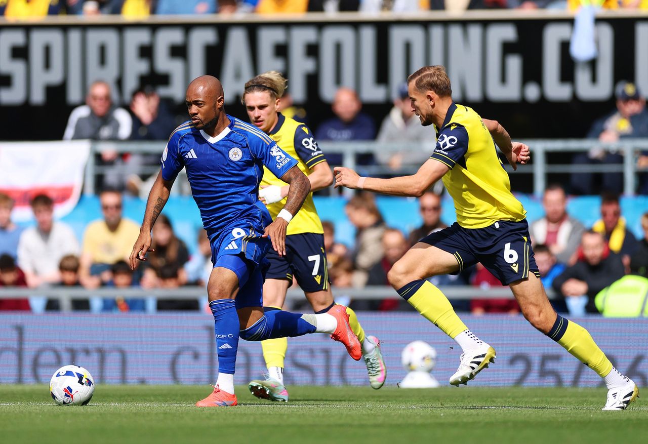 Polacy na dwóch biegunach w angielskim klubie. Jeden z nich pakuje walizki - SportoweFakty