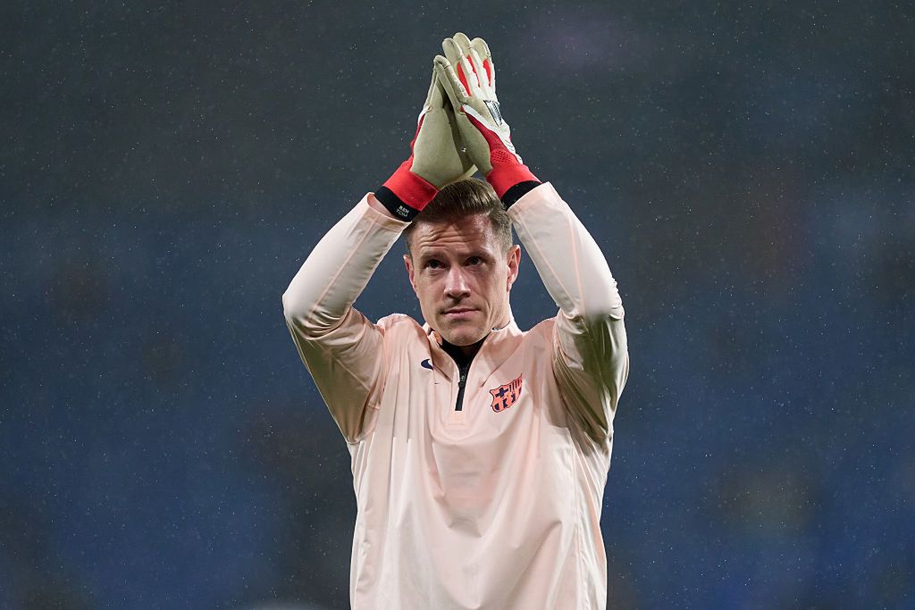 Klauzula strachu i niewielkie zarobki. Kulisy odejścia ter Stegena z Barcelony