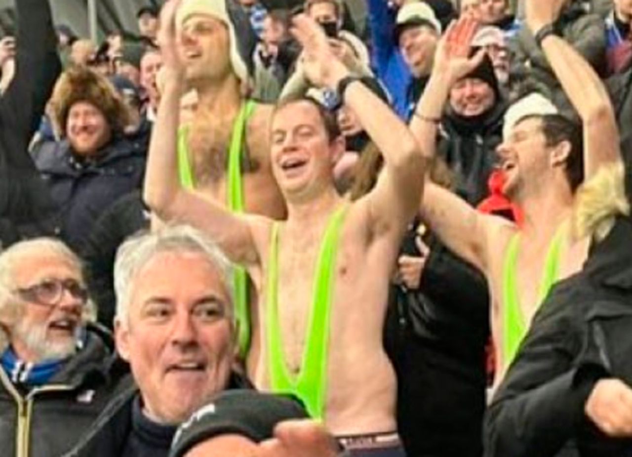 Przyszli na mecz Ligi Mistrzów w takich strojach. Kazachowie się nie patyczkowali