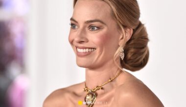 Chirurg spojrzał na Margot Robbie. Dostrzegł bliznę po liftingu