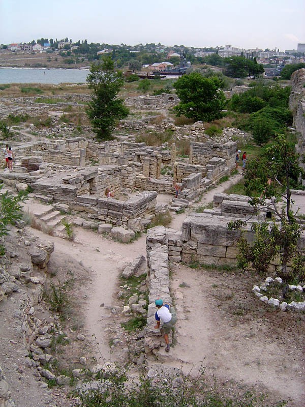 Ruiny budynków starożytnej greckiej kolonii Chersonez Taurydzki na Krymie (zdj. poglądowe)