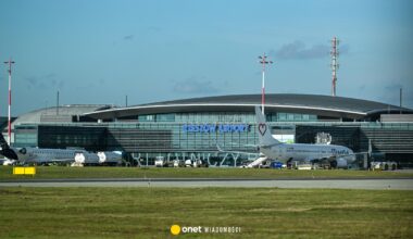 Dwa lotniska w Polsce wstrzymały loty. Jest komunikat