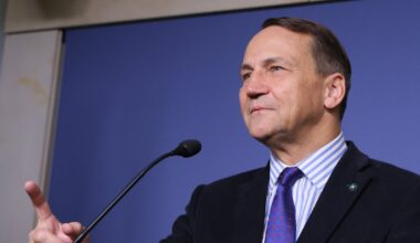 Radosław Sikorski odpowiada Karolowi Nawrockiemu. "Umożliwia mu to rząd"