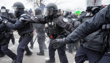 Agent ICE próbował wtargnąć do konsulatu. Stanowcza reakcja Ekwadoru