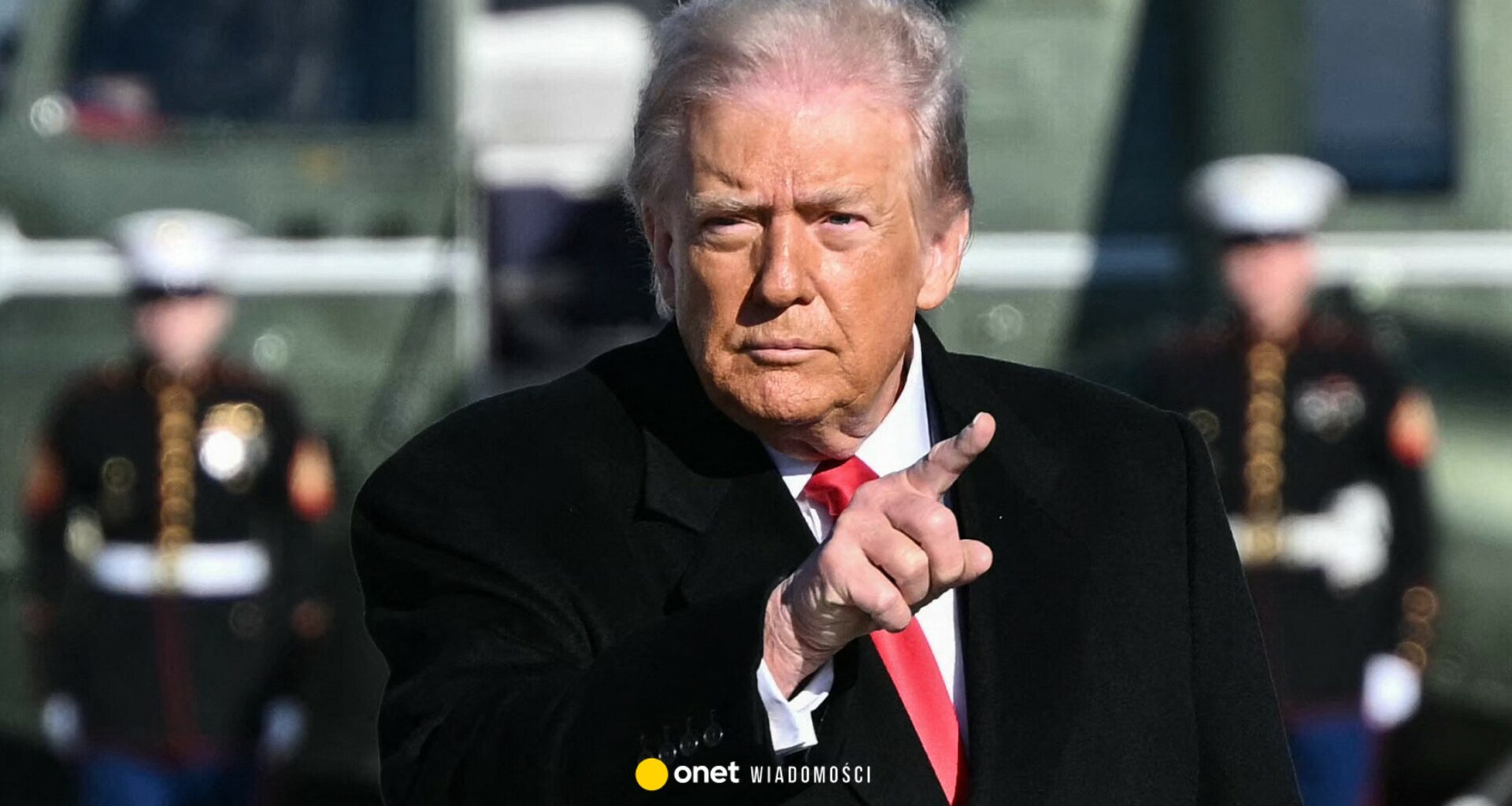 Donald Trump pokazał środkowy palec pracownikowi. Biały Dom reaguje - Onet Wiadomości