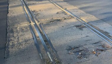 Nieużywane tory w fatalnym stanie na wyremontowanej poznańskiej ulicy. Mamy odpowiedź PKP