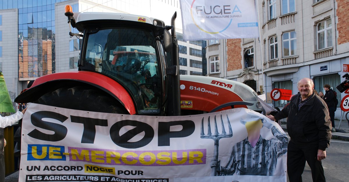 Europejscy rolnicy zbierają się, aby zaprotestować przeciwko umowie UE-Mercosur, przed rozmowami handlowymi na szczycie G20 w Brazylii, Bruksela 13 listopada 2024 r.