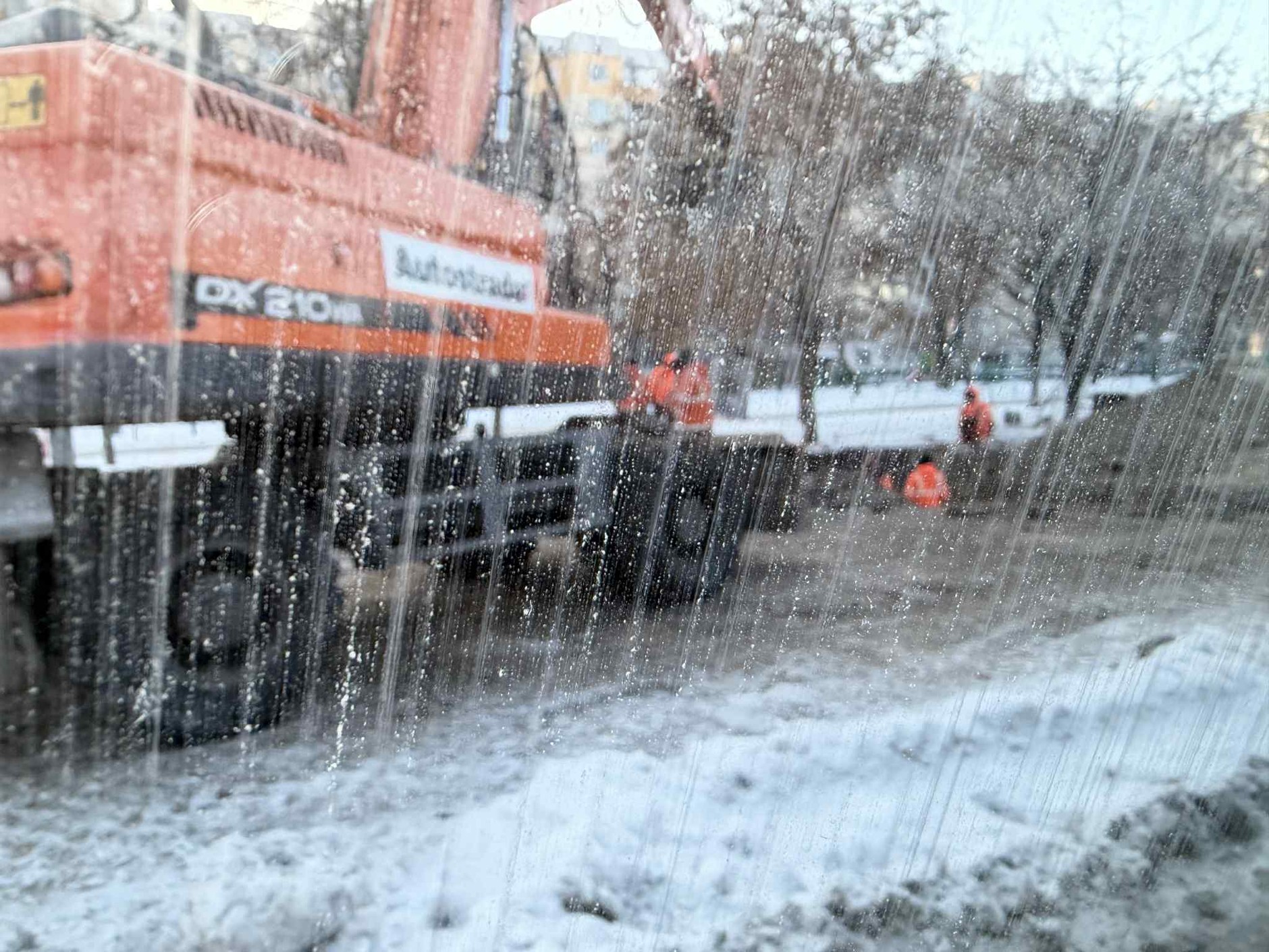 Kijów w mrozie i ciemności. "W kuchni butle zamarzły, zasypiałem"