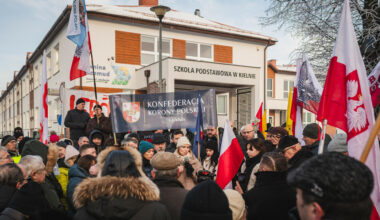 Afera o krzyż w śmietniku to tragifarsa. O. Gużyński: Nauczycielce fundują jesień średniowiecza
