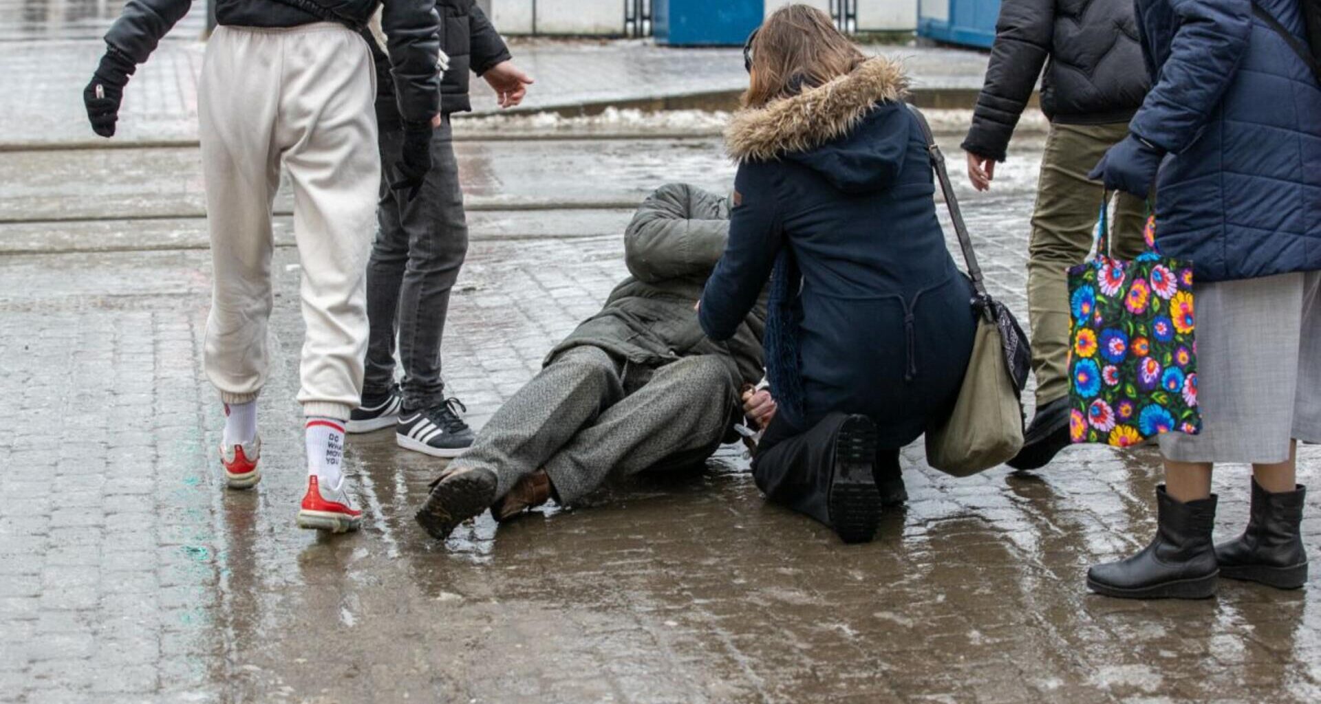 Marznący deszcz i gołoledź. Nowy alert RCB