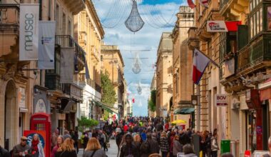 Polacy nie chcą spędzać ferii w Polsce? Ten kierunek jest "fenomenem zimy"
