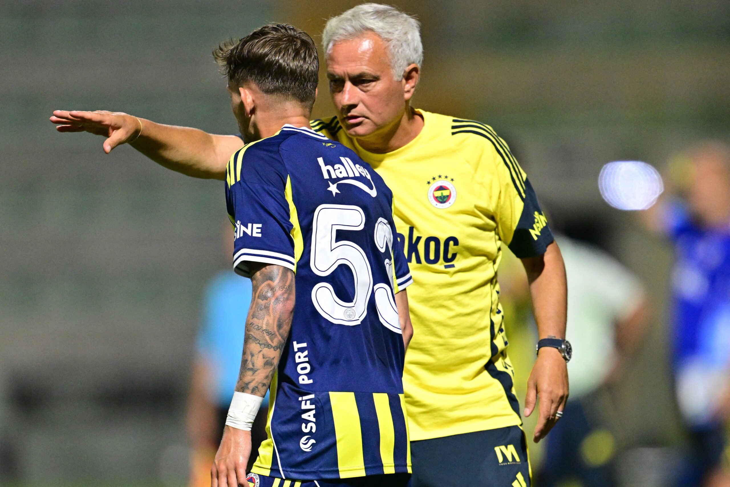 Jose Mourinho i Sebastian Szymański