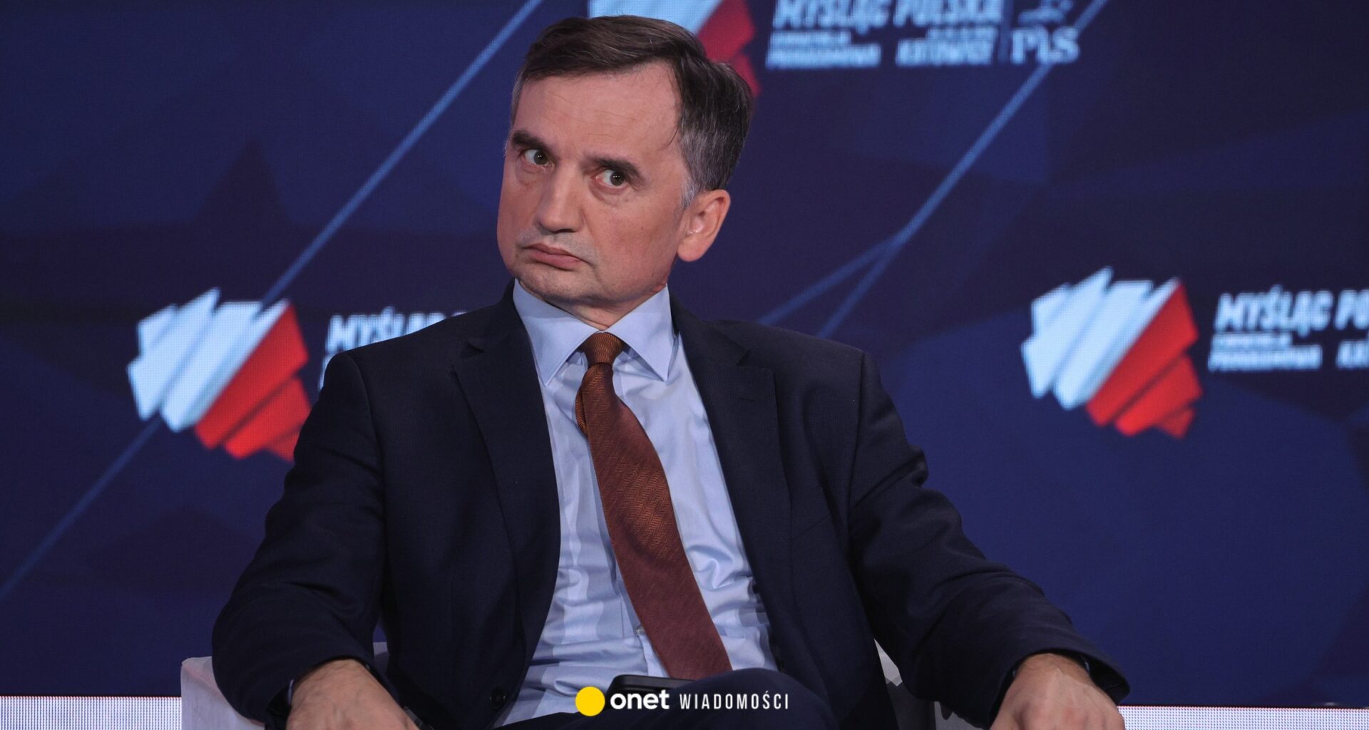 Zbigniew Ziobro uderza w konkurenta Orbana. Zamieścił wpis po węgiersku