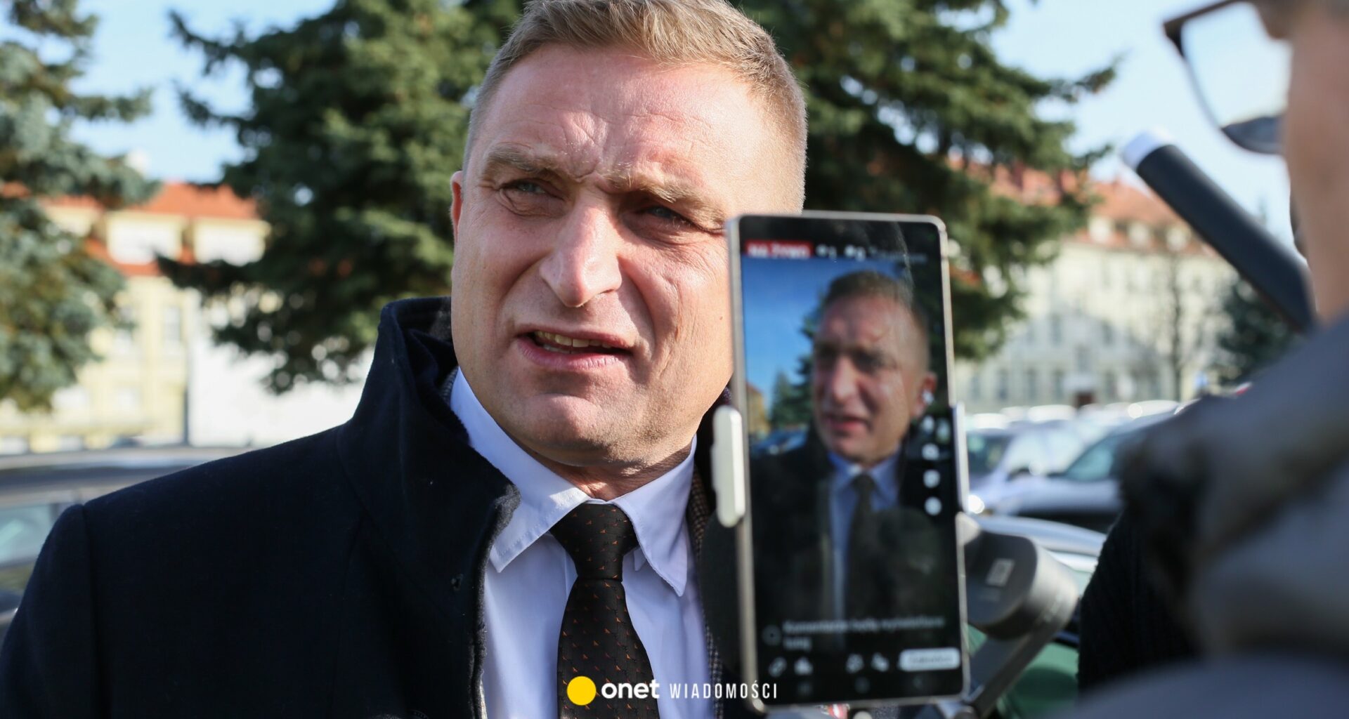 Ludzie Bąkiewicza wywiesili flagi na moście na Odrze. Niemcy protestują