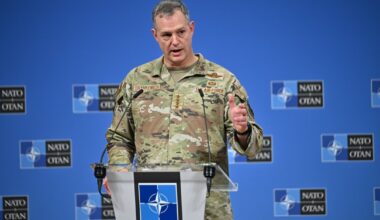 Naczelny dowódca wojsk NATO o Grenlandii. "Rosjanie nie badają tam fok" - Onet