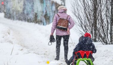 Potężny atak zimy. Coraz więcej szkół na Pomorzu odwołuje zajęcia