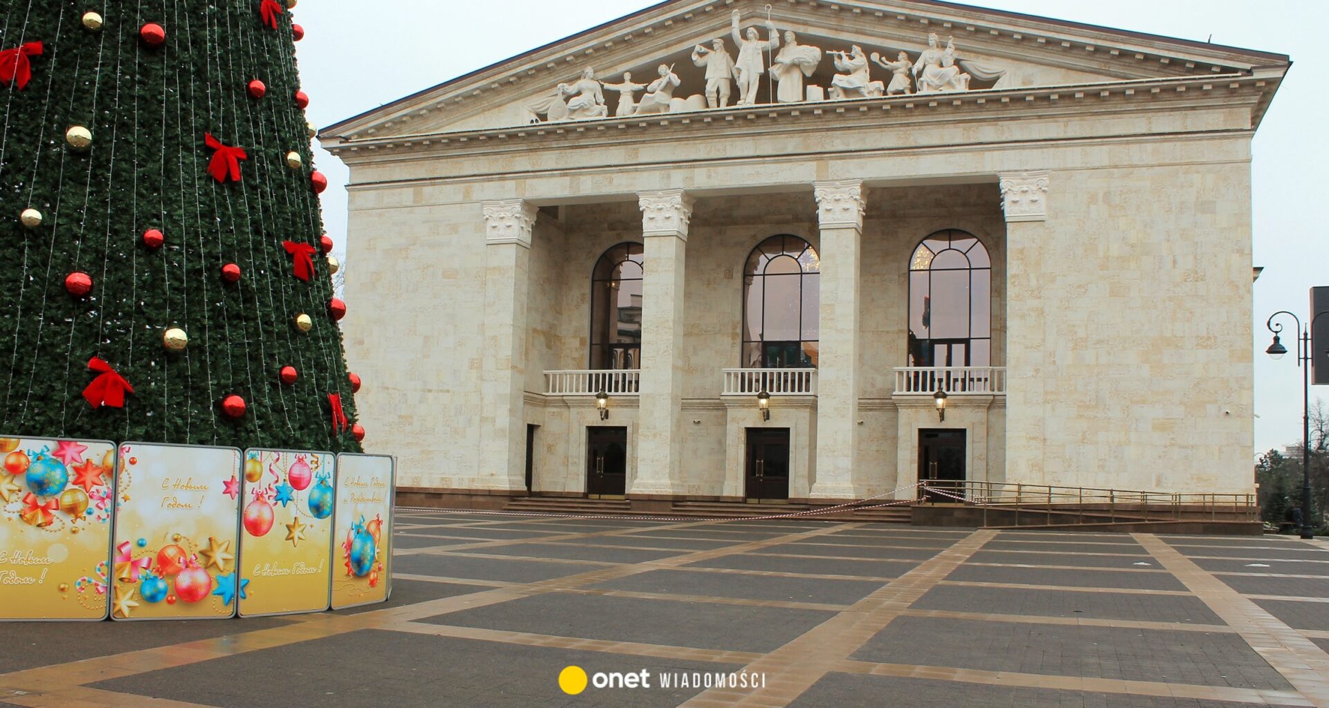 "Śpiew i taniec na kościach". Rosjanie imprezują w miejscu śmierci setek ludzi