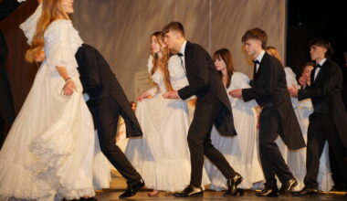 Studniówki 2026. Maturzyści z I LO rozpoczęli bale. Polonez w Operze Nova [ZDJĘCIA]