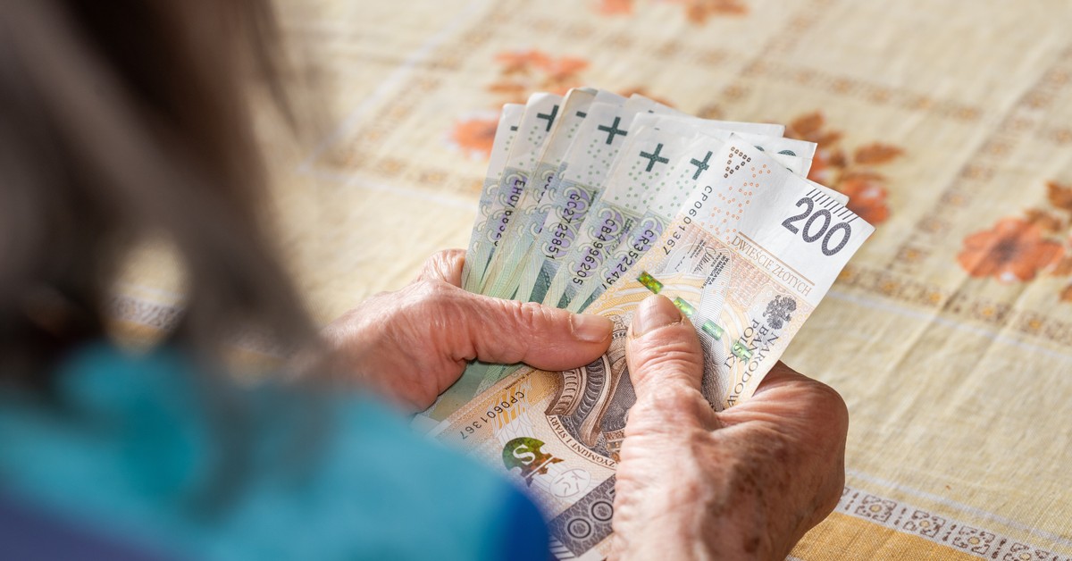 13. emerytura 2026 - kiedy wypłata? Ile wyniesie trzynasta emerytura "na rękę" po waloryzacji w 2026 roku?