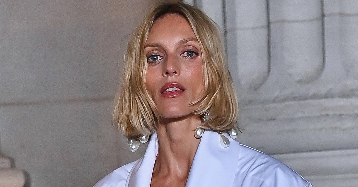 Anja Rubik zachwyciła na Paris Fashion Week. Klasyka w nowoczesnym wydaniu