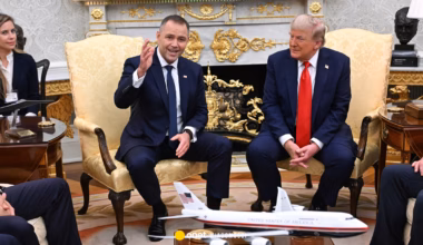 "Stan Wyjątkowy". Trump ciągnie Nawrockiego do współpracy z Putinem