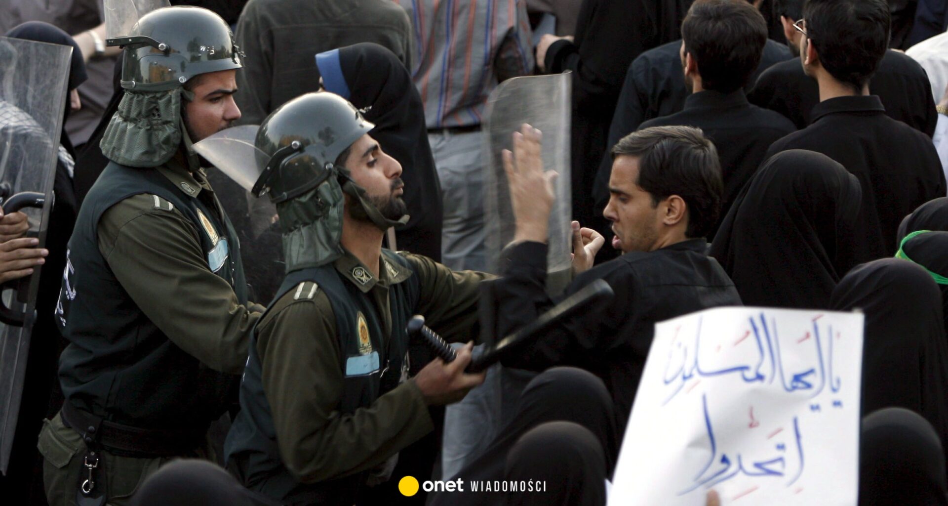 Iran zalała fala protestów. Doszło do starć z policją, są ofiary śmiertelne