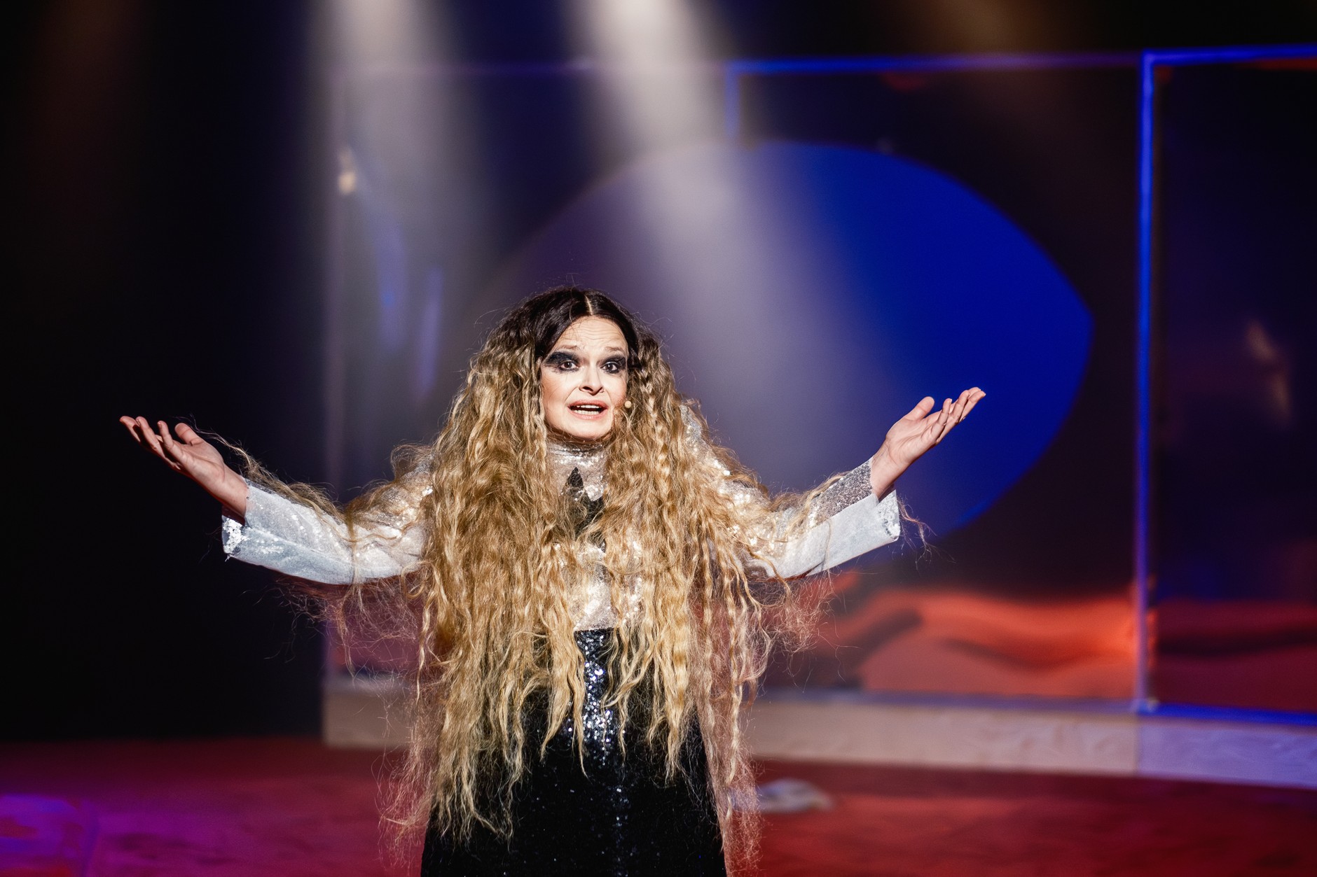 Dominika Ostałowska w monodramie "Nieśmiała dżokejka" (2025 r.)