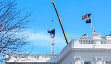 Sala balowa i bunkier w Białym Domu. Trump milczy o szczegółach
