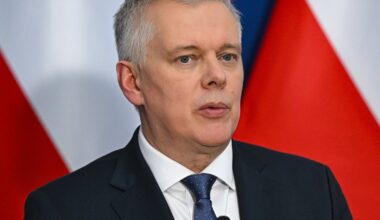 Szef CIA z tajną wizytą w Polsce. Minister Siemoniak ujawnia szczegóły - Wiadomości - Onet