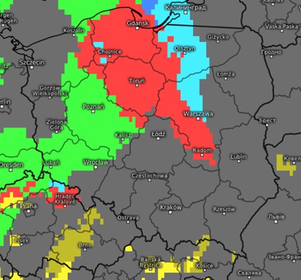 Prognoza opadów na środowe popołudnie. Niebieski kolor oznacza śnieg, zielony deszcz, a czerwony opady marznące