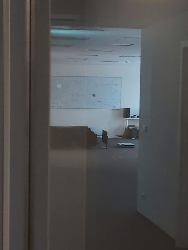 Sprzęt zostawiony przez pracowników spółki Rosetta Gaming w Krakowie