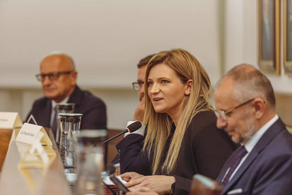 Zastępczyni prezydenta Lublina z zarzutami i zawieszona w czynnościach służbowych. „Sprzedajność urzędnicza” i bilety VIP