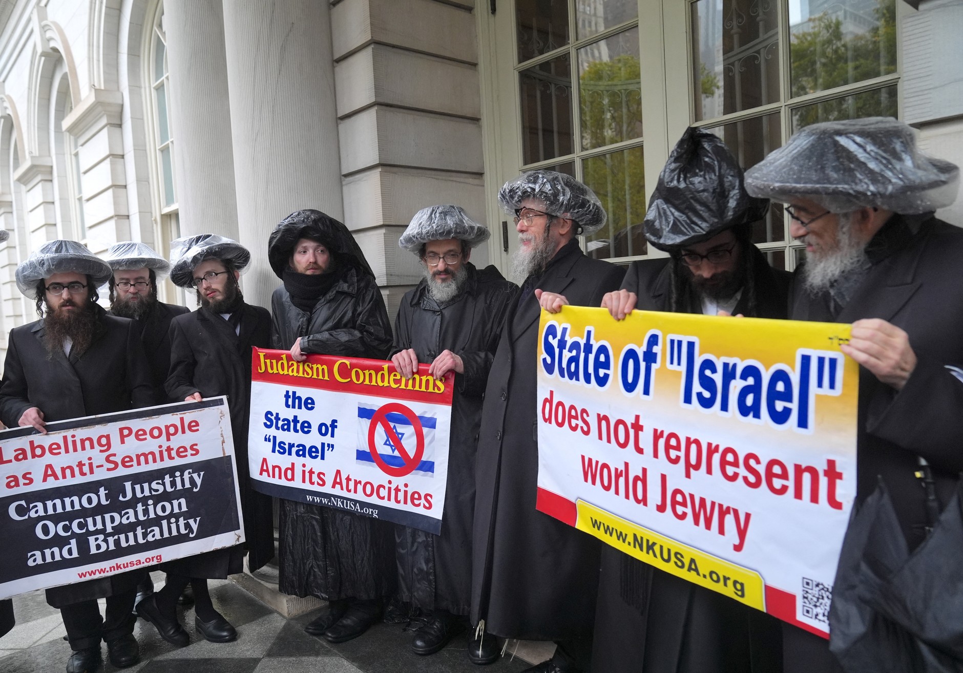 Nowojorscy ortodoksyjni rabini protestują przeciwko polityce Izraela i oskarżaniu Mamdaniego o antysemityzm. Nowy Jork, 30 października 2024 r.