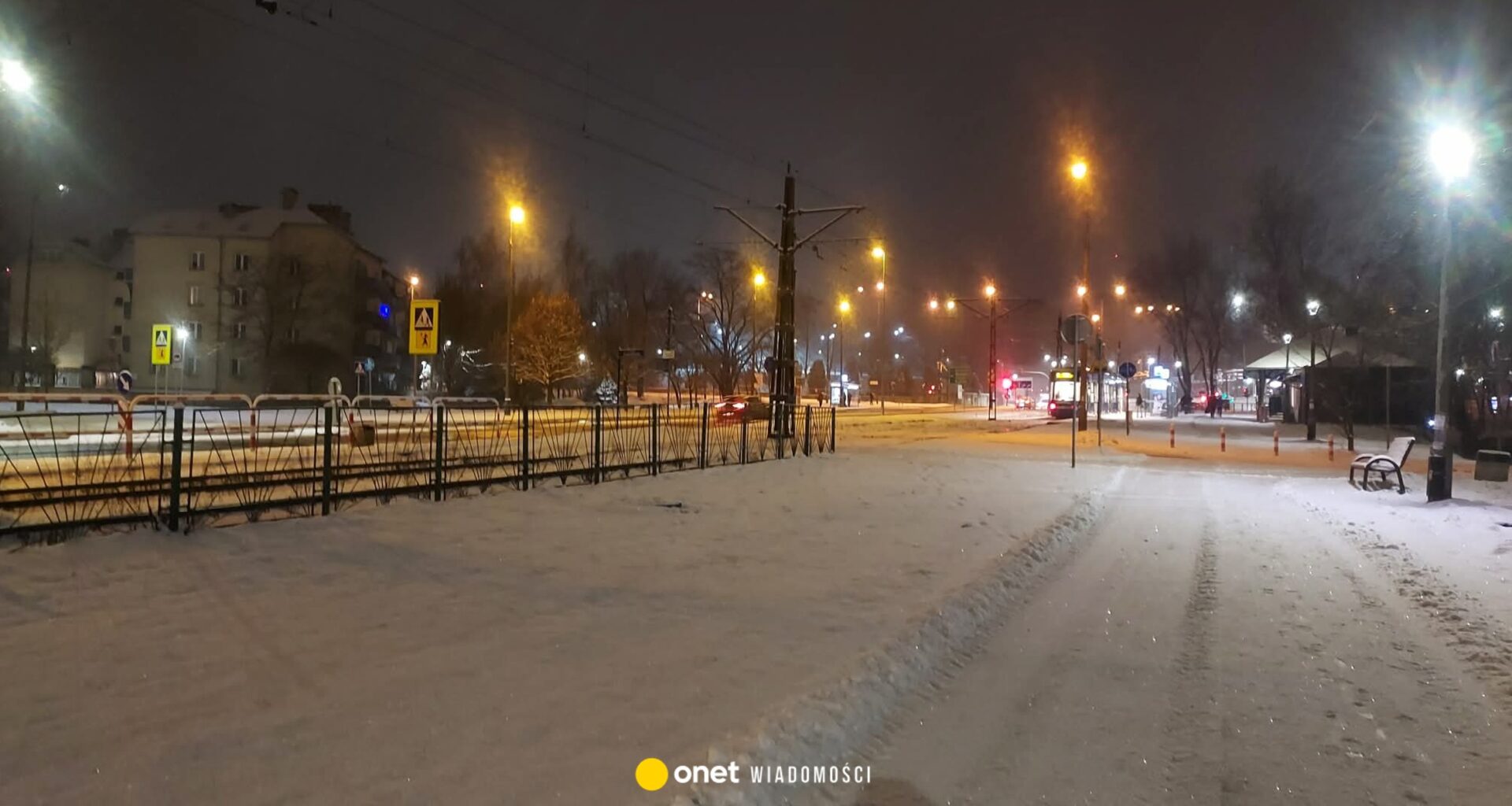 Kraków walczy ze śnieżycą. "Tworzą się wielokilometrowe korki"