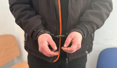 Mężczyzna został zatrzymany w związku z podejrzeniem o znęcanie się i bezprawne pozbawienie wolności