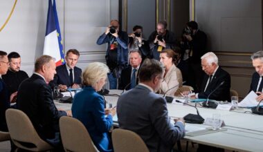 Donald Tusk obok Ursuli von der Leyen na szczycie ws. Ukrainy w Paryżu, wrzesień 2025