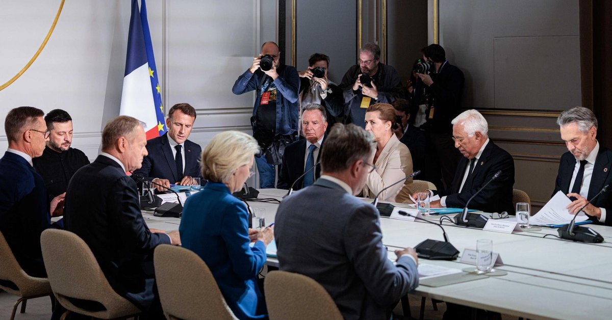 Donald Tusk obok Ursuli von der Leyen na szczycie ws. Ukrainy w Paryżu, wrzesień 2025