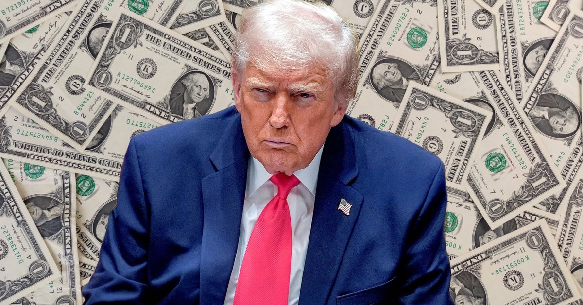 Donald Trump, prezydent USA, na tle banknotów jednodolarowych. Zdjęcie ilustracyjne