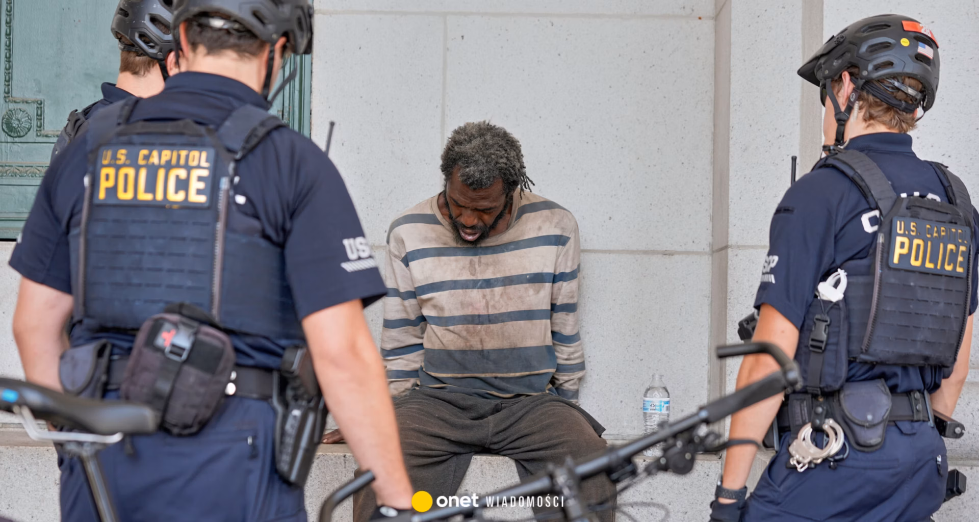 Bruk zamiast domu, kajdanki zamiast pomocy. Tak Trump "czyści" ulice USA z osób w kryzysie bezdomności. Ekspert: będzie tylko gorzej